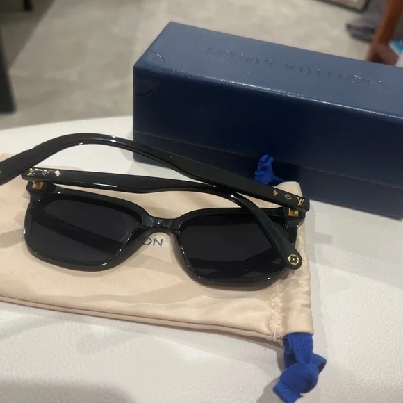 Authentic Louis Vuitton sunglasses - Picture 2 of 5